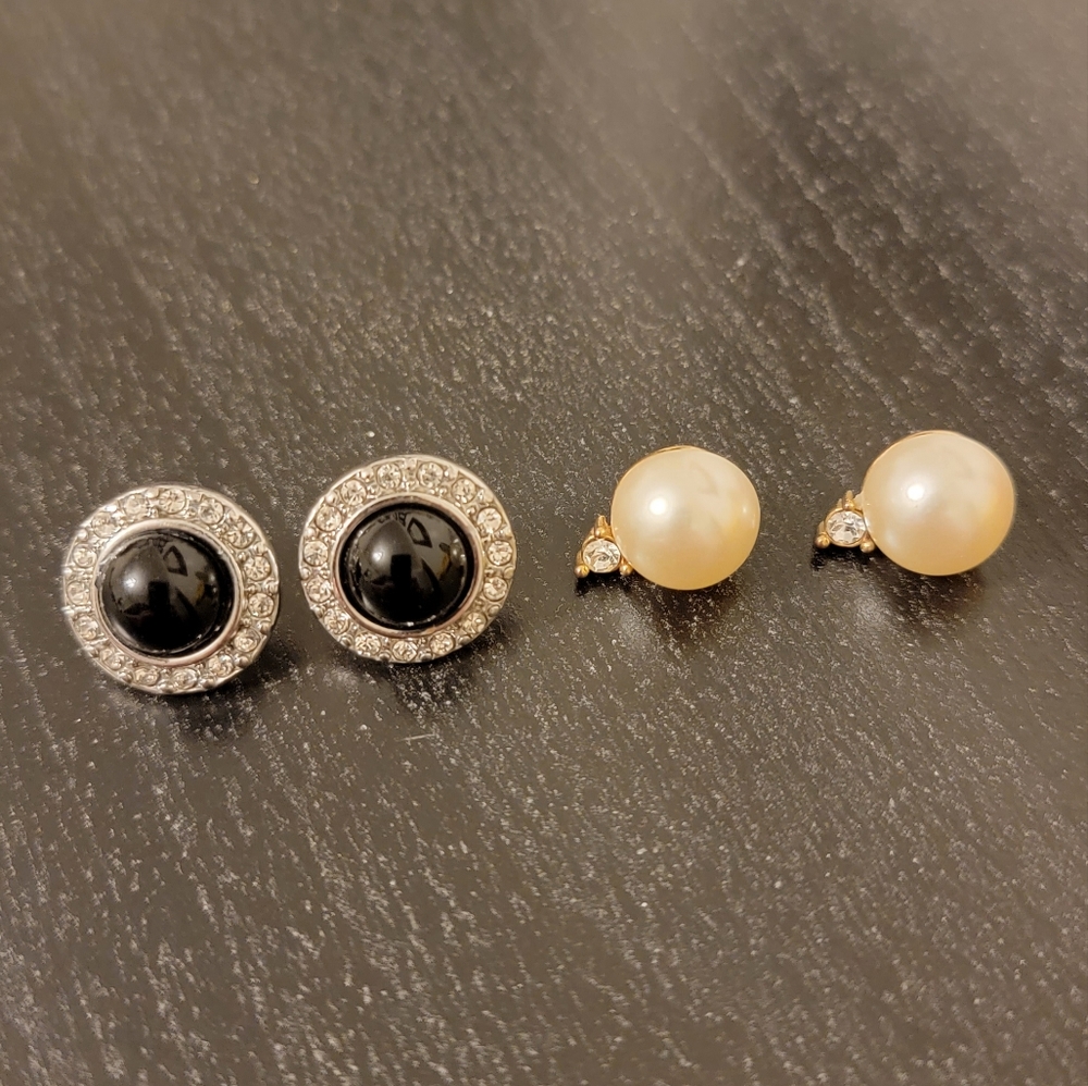 🔴 VINTAGE Unsigned Silver Gold Tone Cabochon Crystal Faux Pearl Stud Earrings